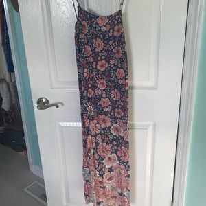 Billabong gently worn floral maxi dress. Size XS